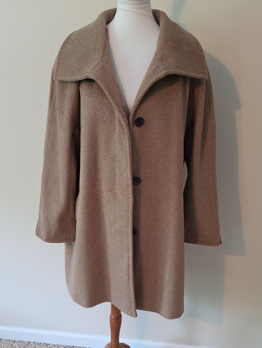 Ellen Tracy Elegant Tan  62 %  Wool Coat